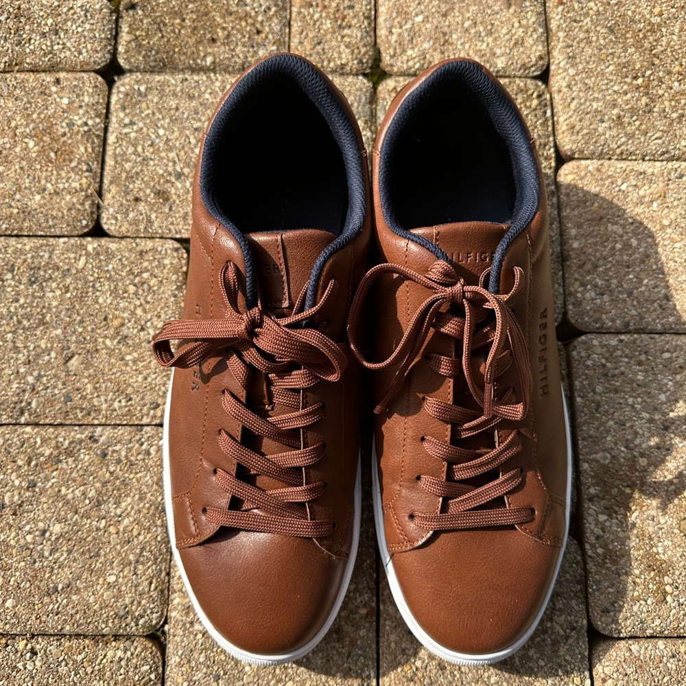 Tommy Hilfiger Brown Leather Sneakers Classic Lace-Up Design